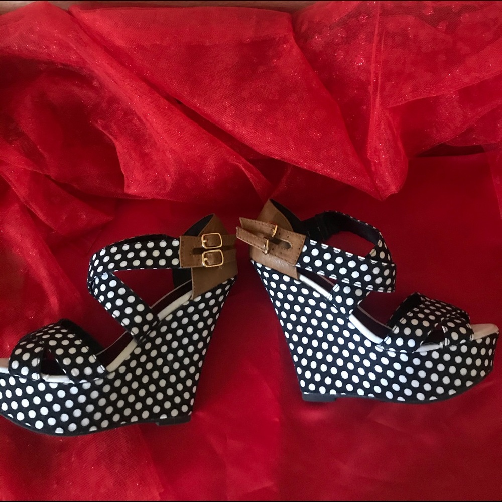 Miss Chelsea’s fun and cute polka-dot Qupid’s